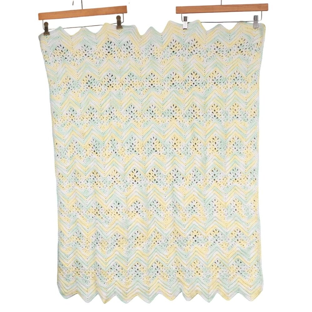 Handmade Crochet Baby Blanket Yellow Green White Zig Zag Chevron Soft Nursery - Picture 1 of 5